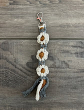 Load image into Gallery viewer, Macrame Daisy Keychains
